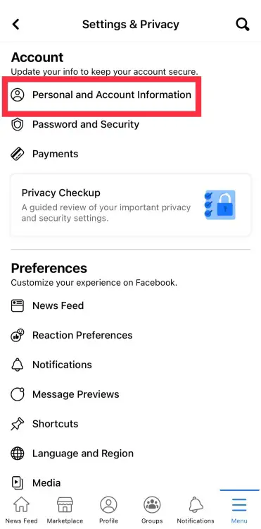 Capture d'écran d'un smartphone mettant en évidence celui de Facebook "Informations personnelles et de compte" sous "Compte" paramètres.