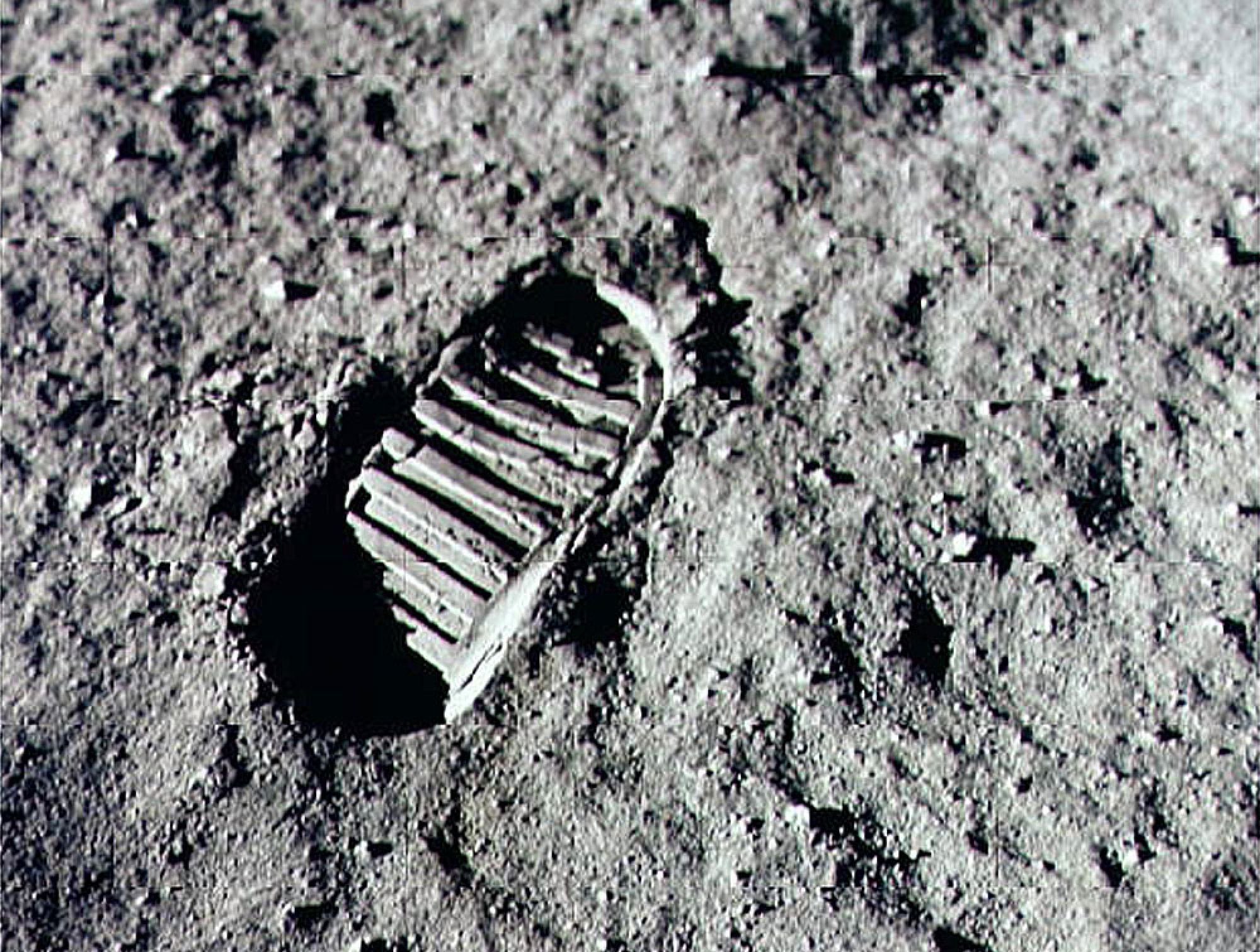 Impression de botte d'astronaute sur la lune
