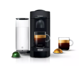 Machine à expresso Nespresso avec deux tasses de café et capsules