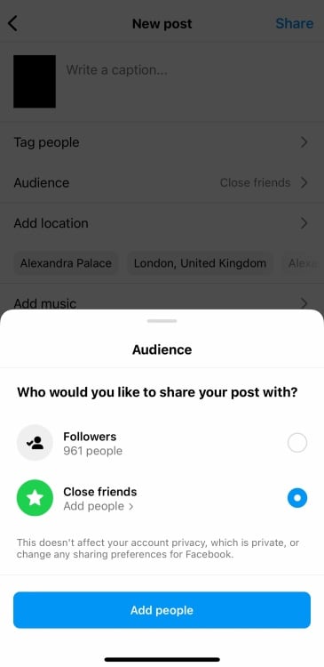 Une capture d'écran de l'écran d'Instagram juste avant de cliquer sur Publier, montrant le paramètre pour les amis proches.