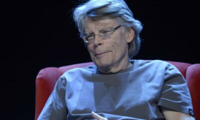 Stephen King demande à Elon Musk de retransformer le « X » en Twitter