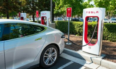 Tesla va commencer à facturer un supplément si vous chargez au-delà de 90 % sur un Supercharger occupé