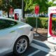 Tesla va commencer à facturer un supplément si vous chargez au-delà de 90 % sur un Supercharger occupé