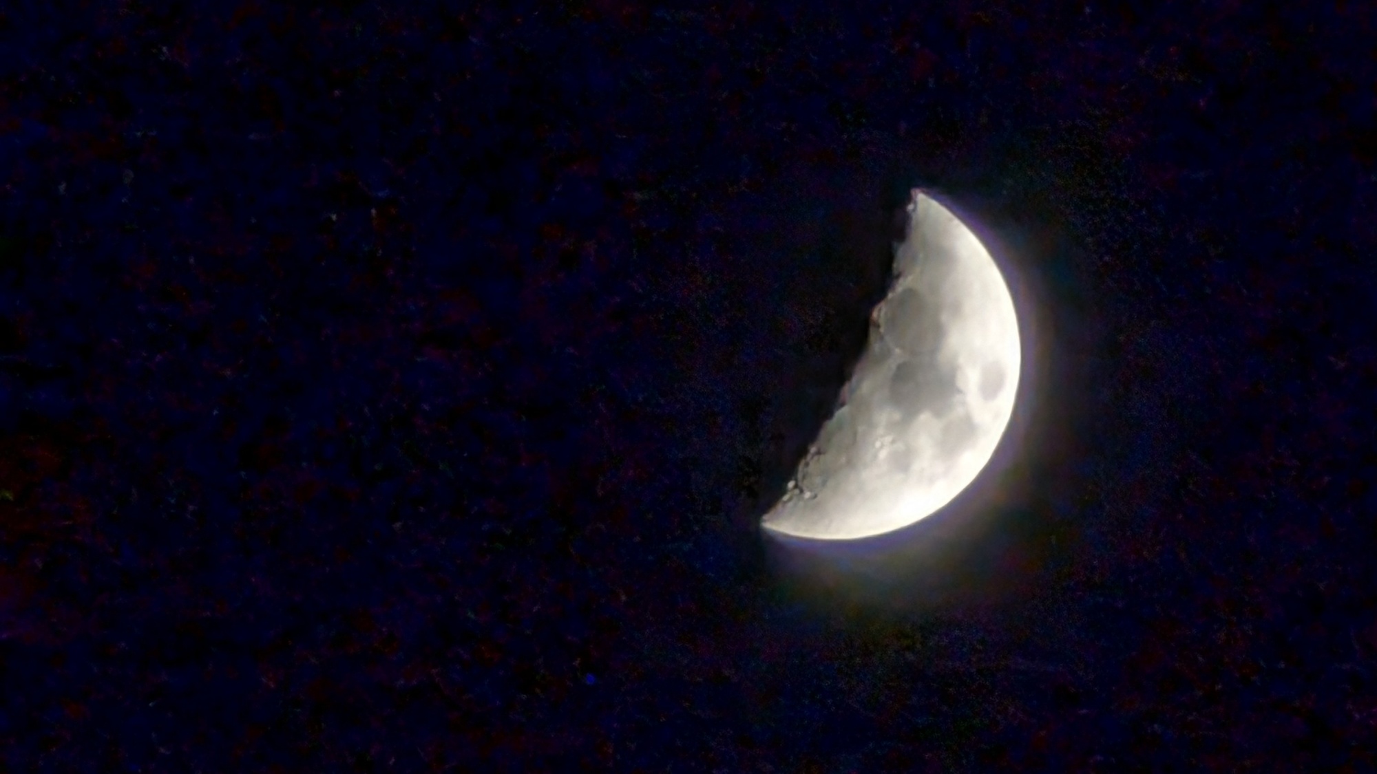 Photo de la lune prise depuis Google Pixel 8 Pro