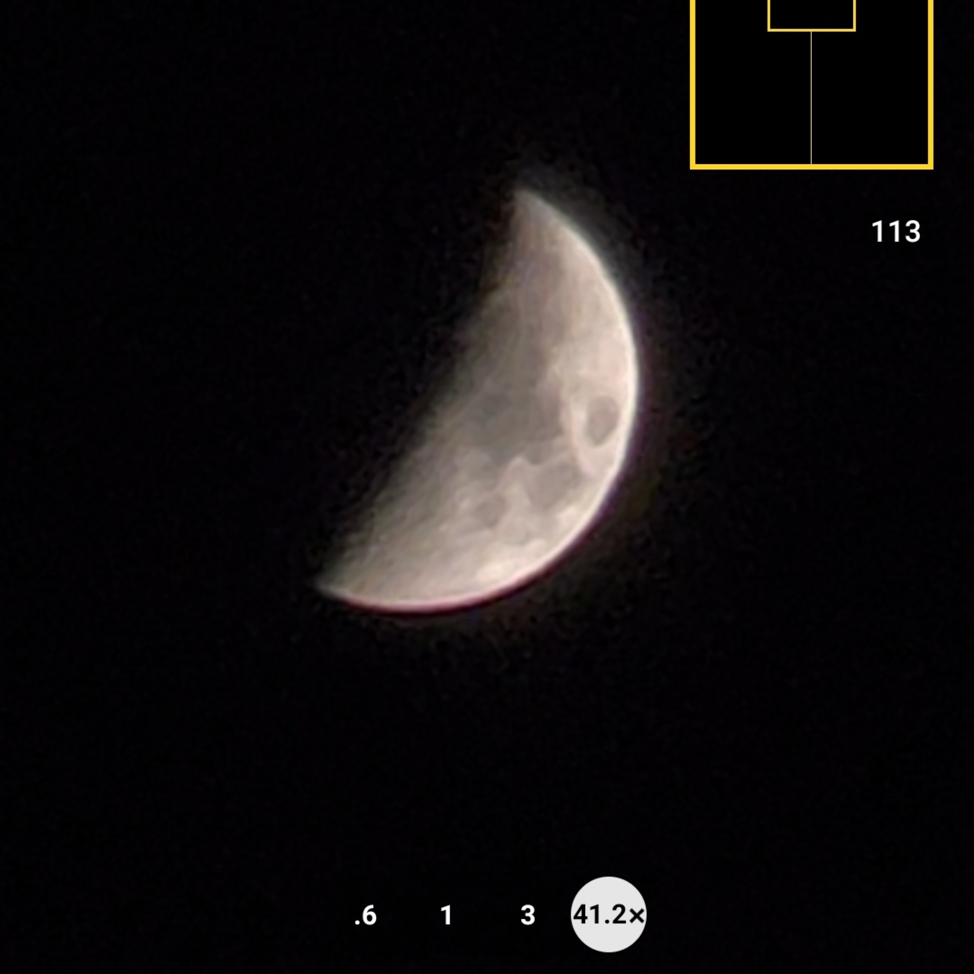 La lune dans le viseur du Galaxy S22 Ultra