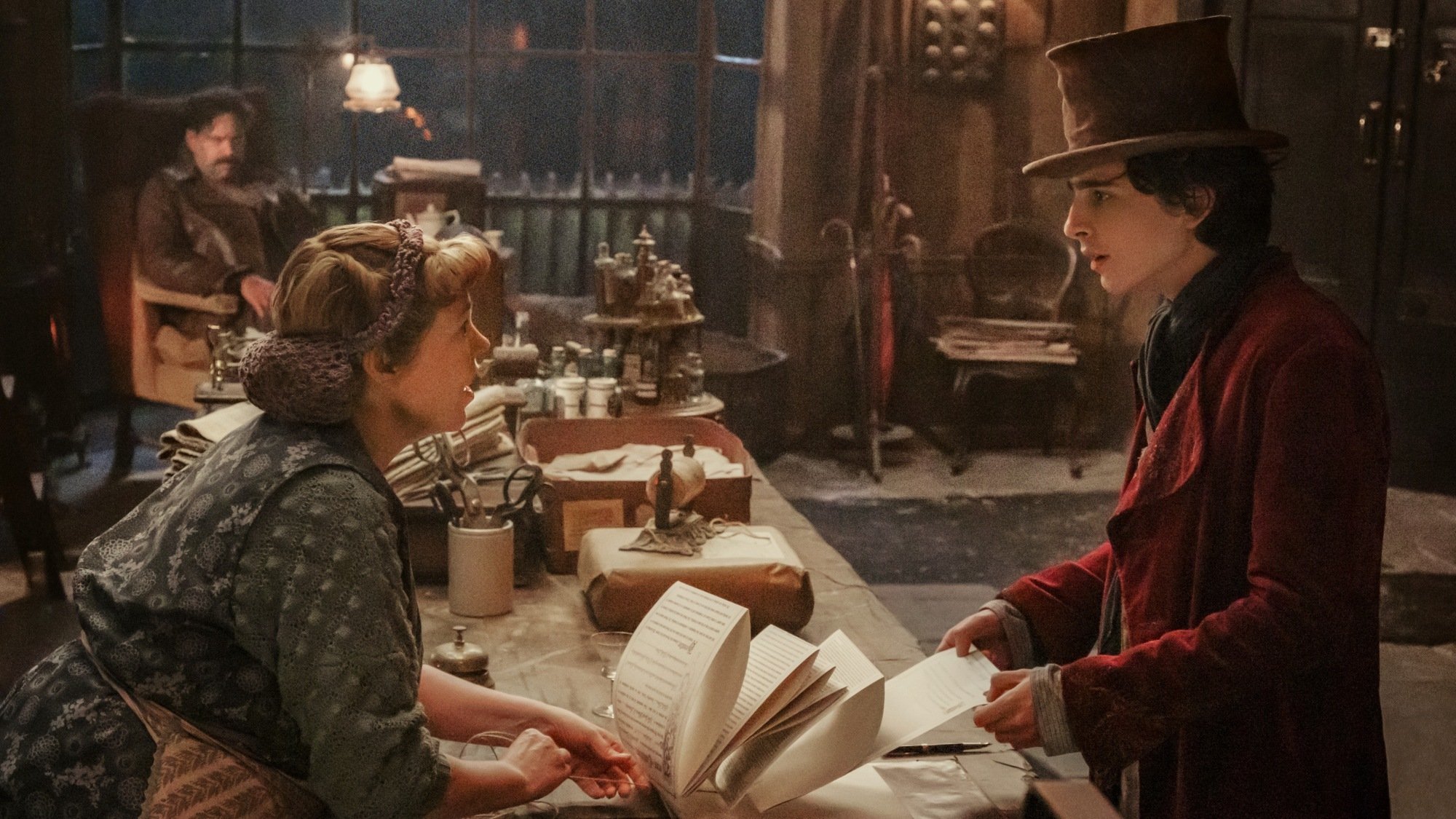 Olivia Colman, Tom Davis et Timothée Chalamet dans "Wonka".