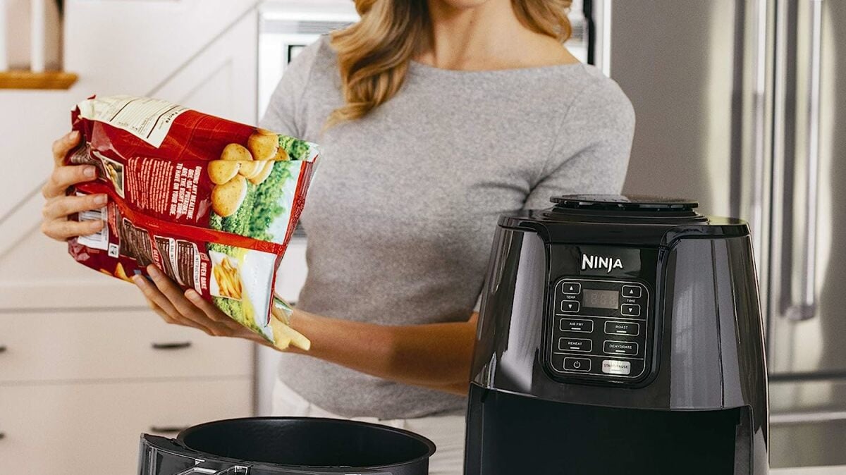 Procurez-vous une friteuse à air Ninja pour 55 $ et lancez une nouvelle année délicieuse et saine