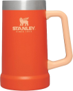 Une chope de bière Stanley Adventure Big Grip orange sur fond blanc