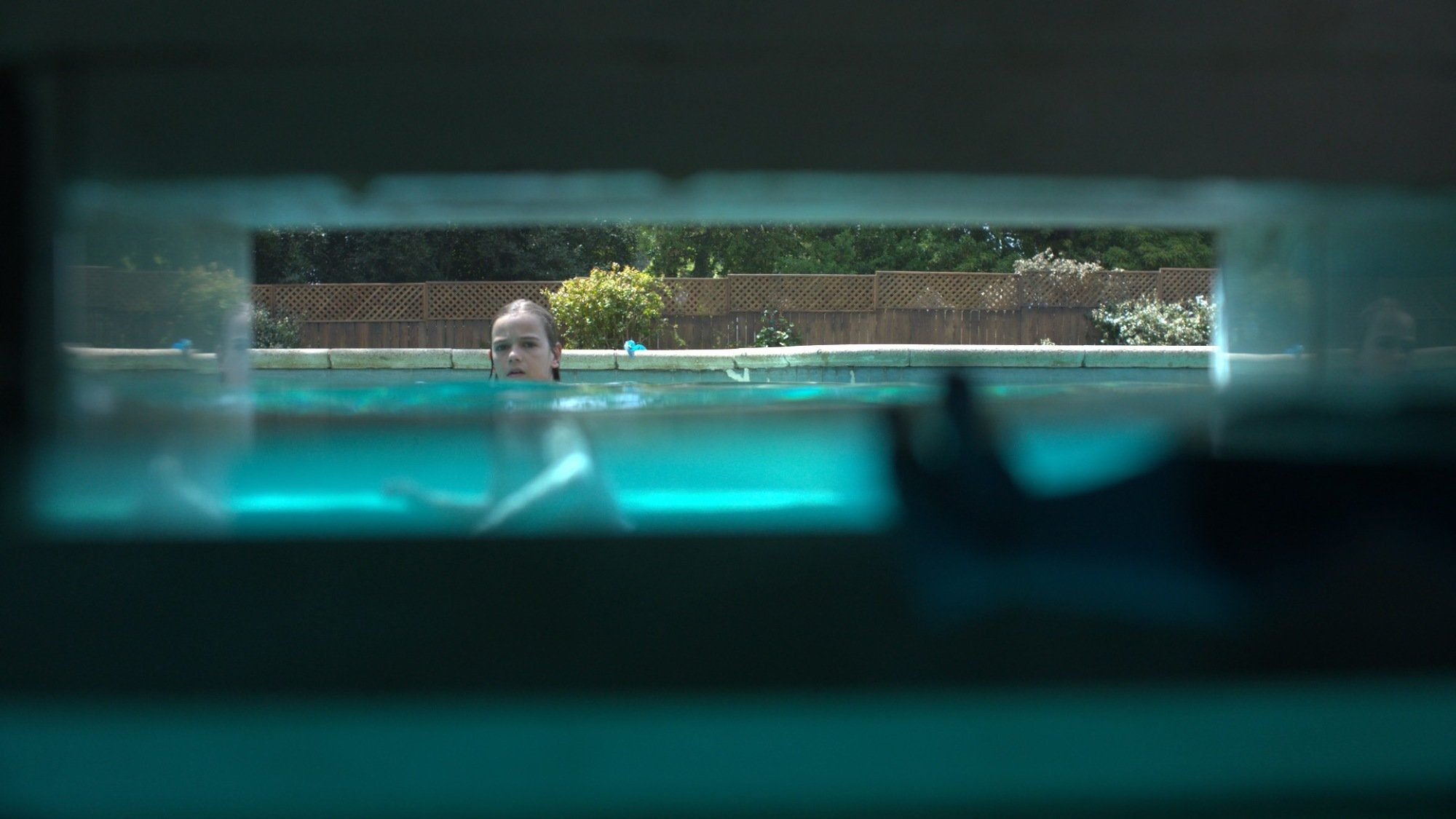 Plan d'une piscine à travers le filtre de la piscine. 