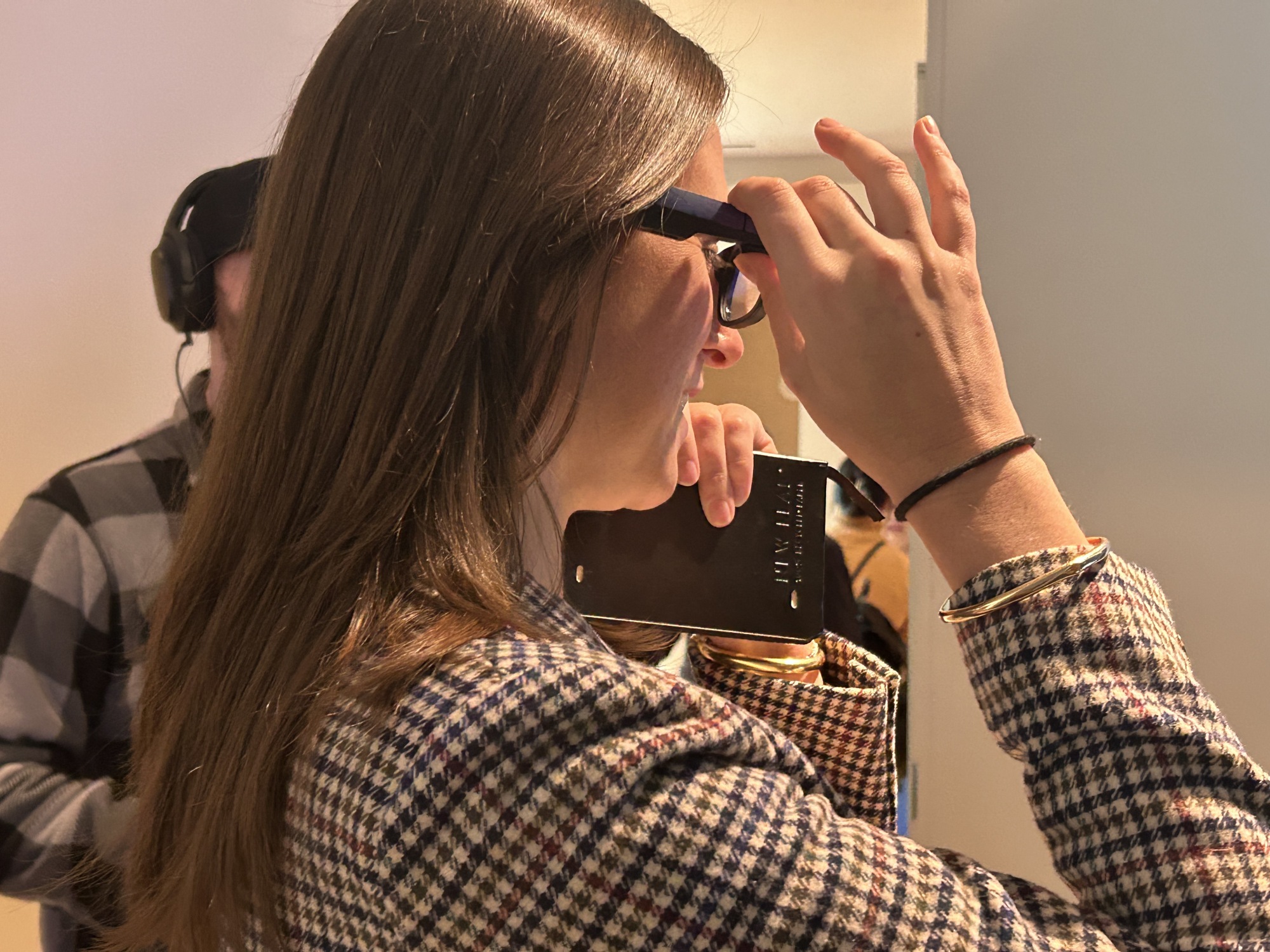 Cecily Mauran de Indigo Buzz teste les lunettes TCL RayNeo X2 Lite