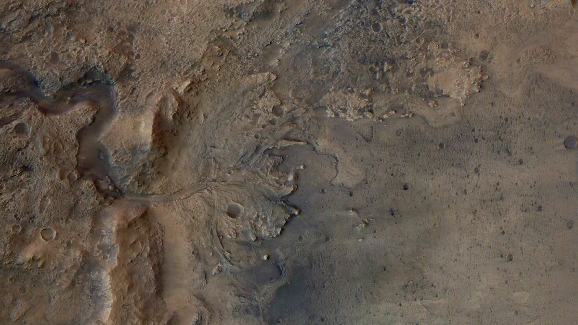 Le cratère Jezero sur Mars, un delta de rivière asséché maintenant exploré par le rover Perseverance de la NASA.