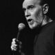 AI George Carlin sort une comédie spéciale que le vrai George Carlin aurait méprisée