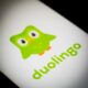 Duolingo se tourne vers l'IA pour générer du contenu et supprime 10 % de ses sous-traitants