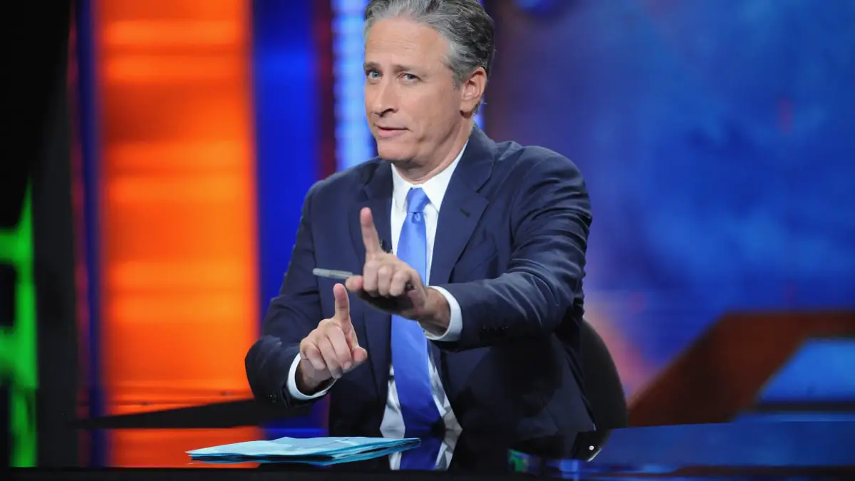 Jon Stewart revient au « Daily Show » en tant qu'animateur du lundi soir