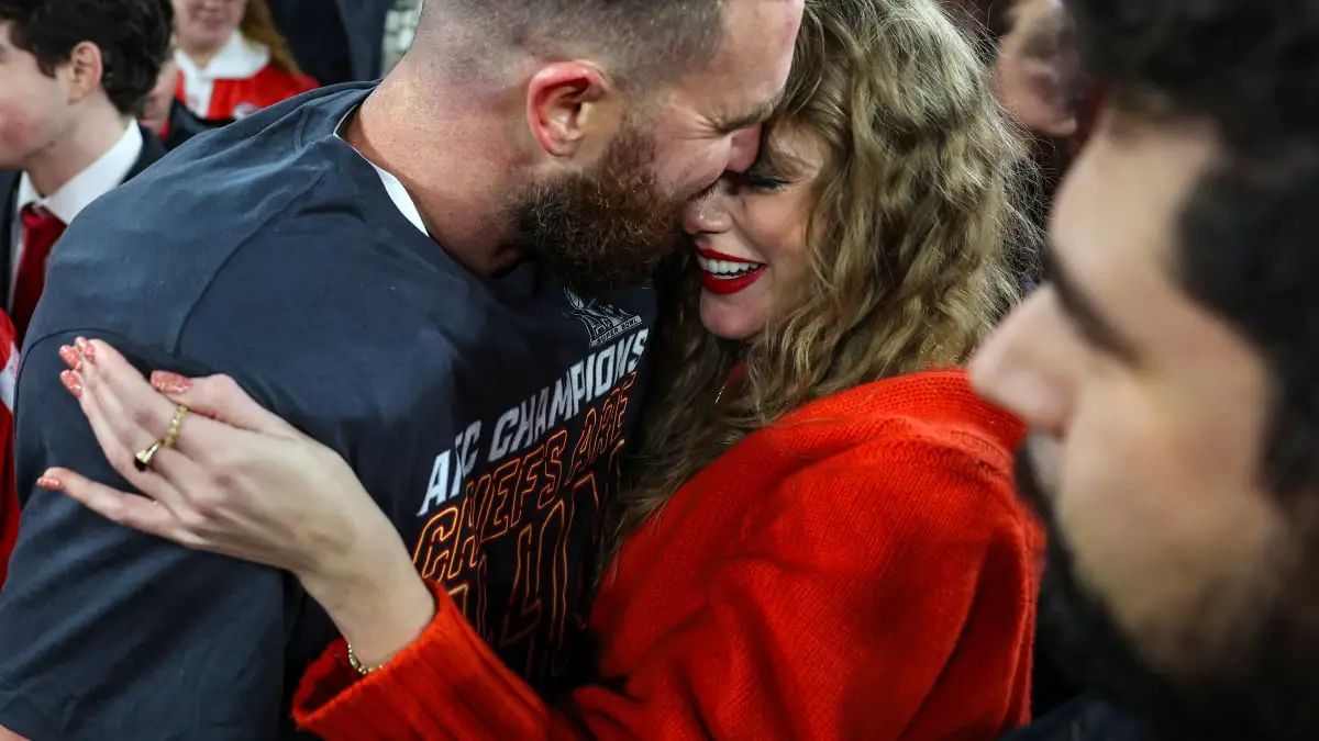 Les fans de Taylor Swift célèbrent que Travis Kelce et les Chiefs se dirigent vers le Super Bowl