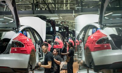 Tesla aurait augmenté les salaires des ouvriers d'usine aux États-Unis alors que le syndicat se profile