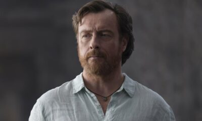 Toby Stephens décrit le grand sacrifice de Poséidon dans "Percy Jackson et les Olympiens"