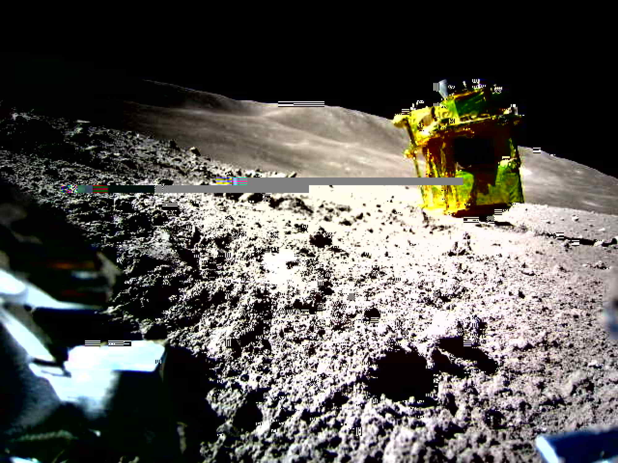un rover lunaire a photographié l'atterrisseur lunaire SLIM