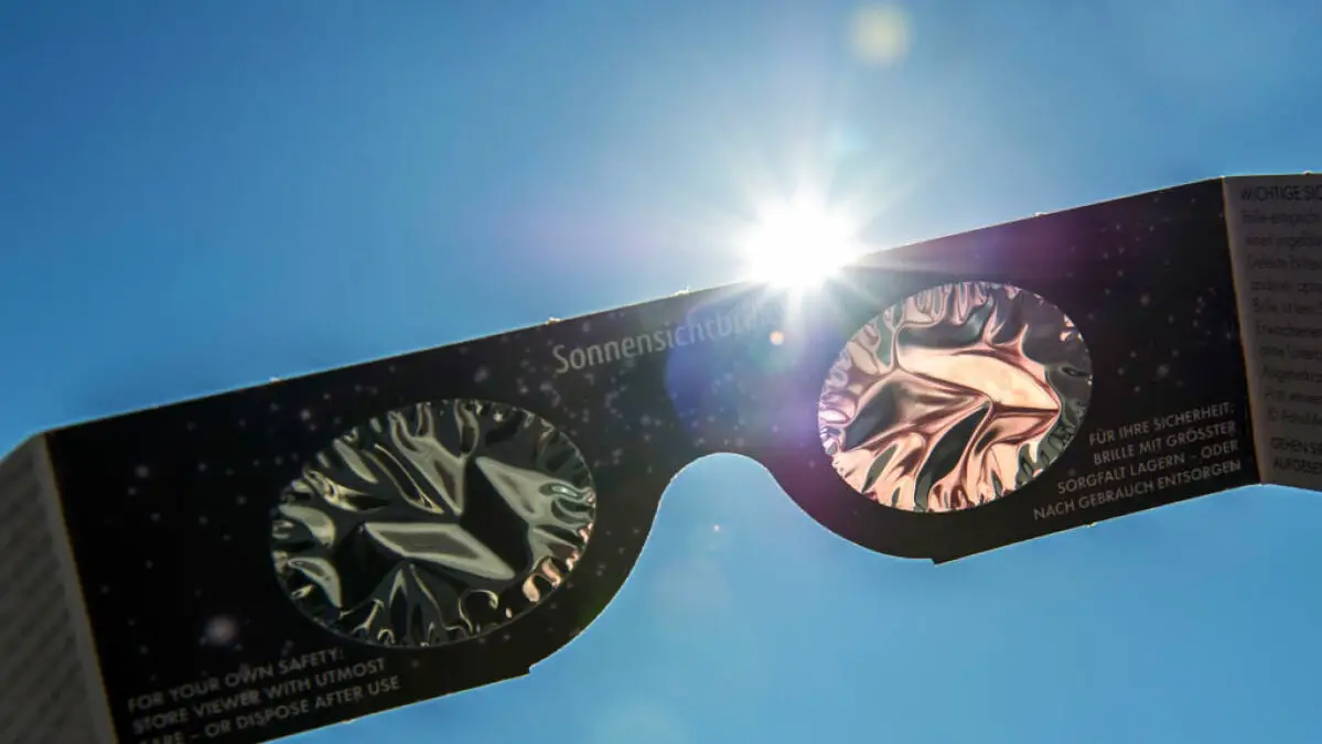 Une éclipse solaire peut vous cuire les yeux.  Voici quand mettre les lunettes.