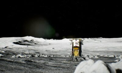 La NASA envoie un nouvel atterrisseur sur la Lune.  Il est enveloppé dans des vêtements de sport.