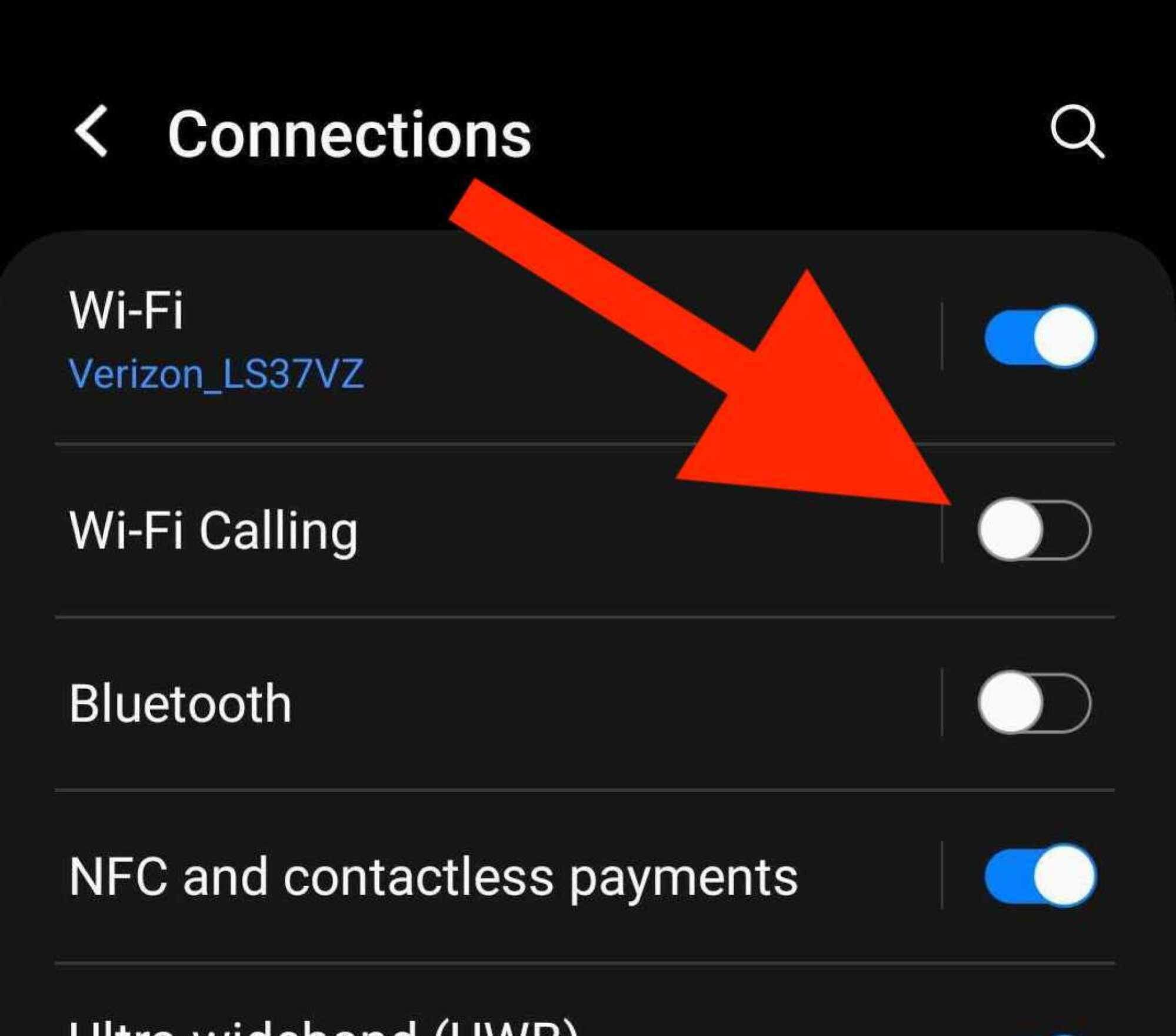 un onglet « Connexions » d'un téléphone mobile Samsung avec une flèche pointant vers le bouton marche/arrêt « Appels Wi-Fi »