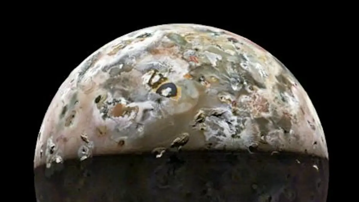 Les choses les plus étonnantes que les scientifiques de la NASA viennent de voir sur le monde volcanique Io