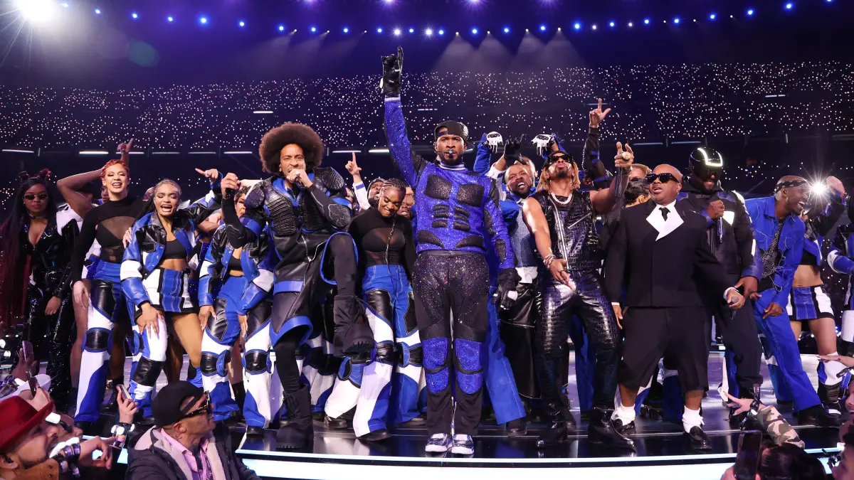 Usher a fait son truc au Super Bowl Halftime Show et Internet a explosé