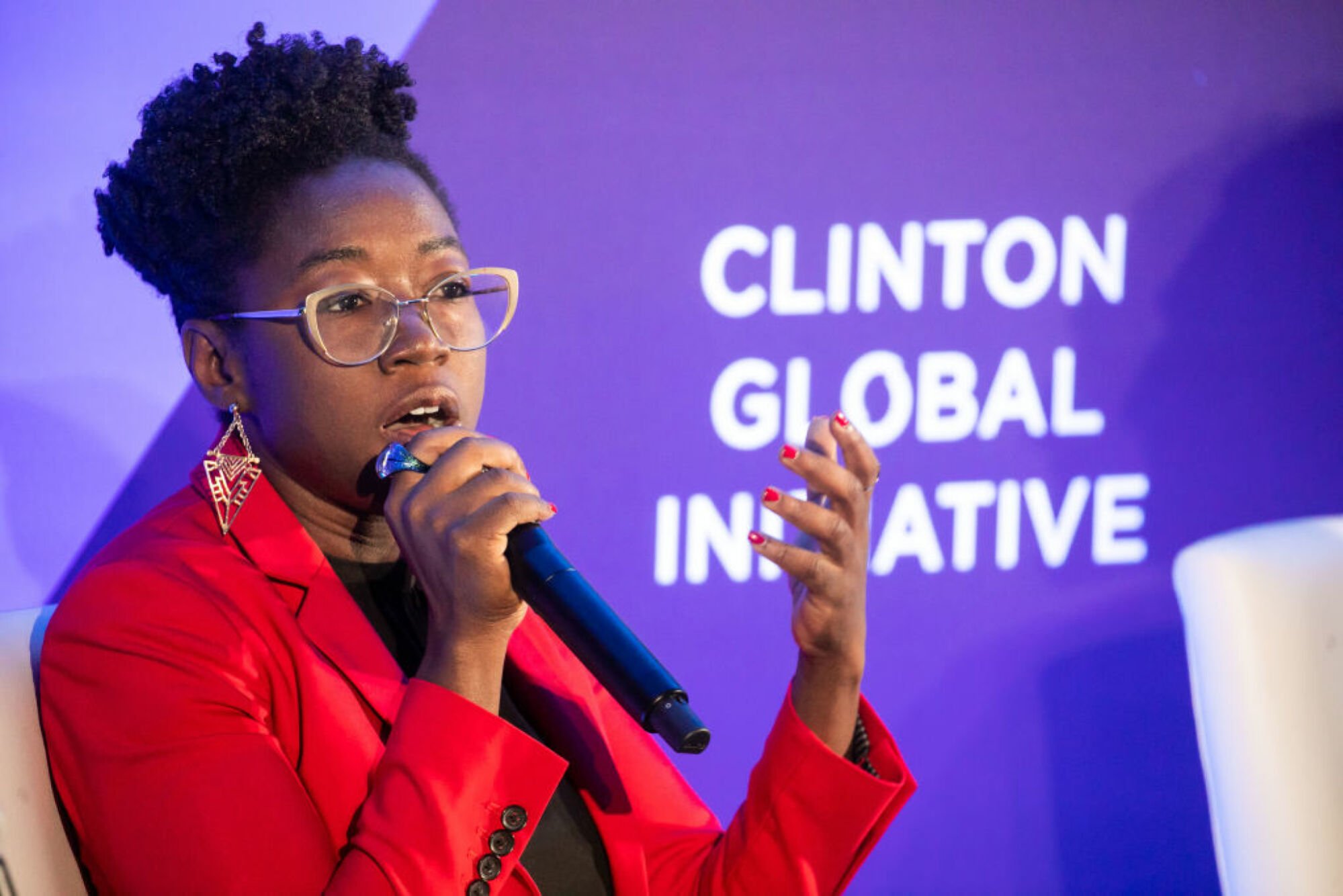 Joy Buolamwini, présidente et artiste en chef de l'Algorithmic Justice League, prend la parole lors de la réunion annuelle de la Clinton Global Initiative (CGI) à New York, aux États-Unis, le lundi 18 septembre 2023.