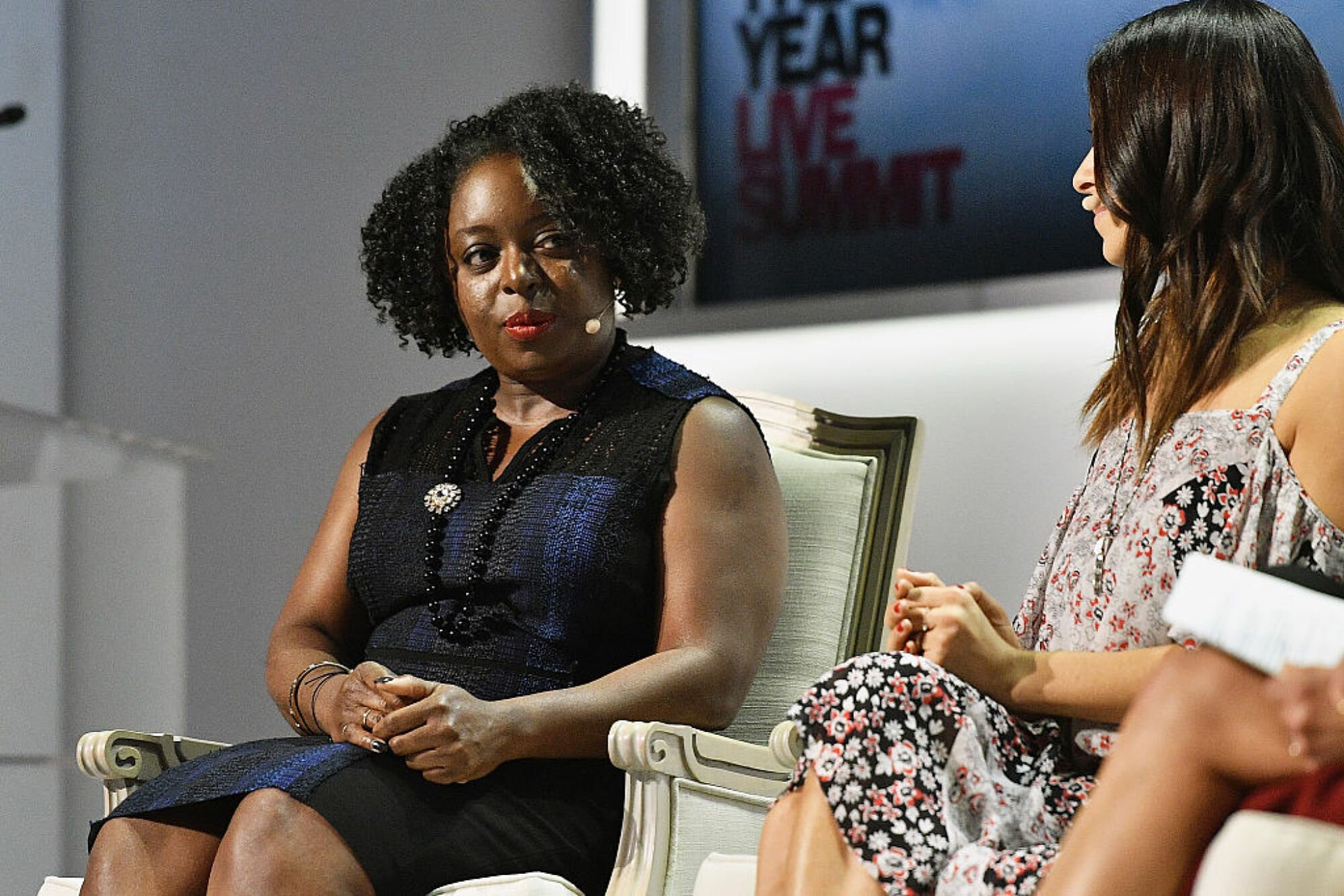 Kimberly Bryant (à gauche), PDG de Black Girls Code, est assise à côté de la designer Rebecca Minkoff et participe au sommet Glamour Women of the Year 2016 LIVE à NeueHouse Hollywood le 14 novembre 2016 à Los Angeles, en Californie. 