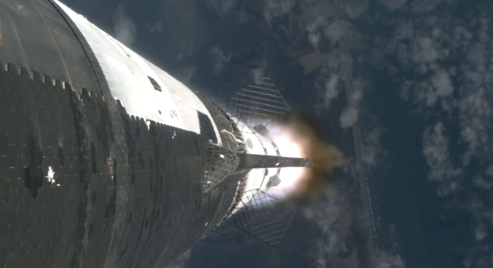 Le vaisseau spatial de SpaceX s'envole après son lancement