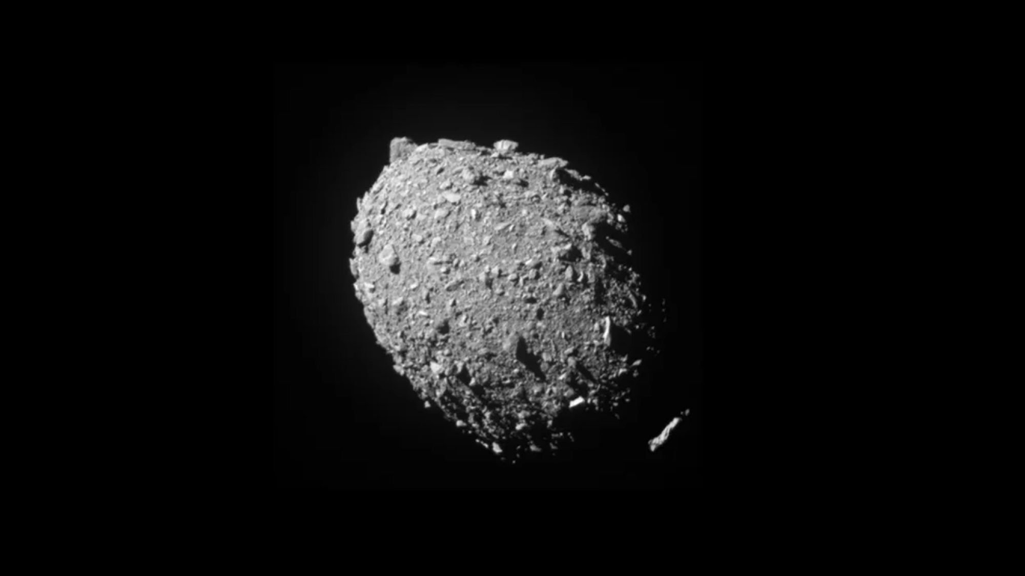 L'astéroïde Dimorphos seulement deux secondes avant l'impact du vaisseau spatial DART.