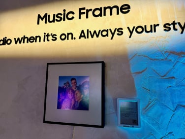 Haut-parleur Samsung Music Frame.  Le texte dit : 