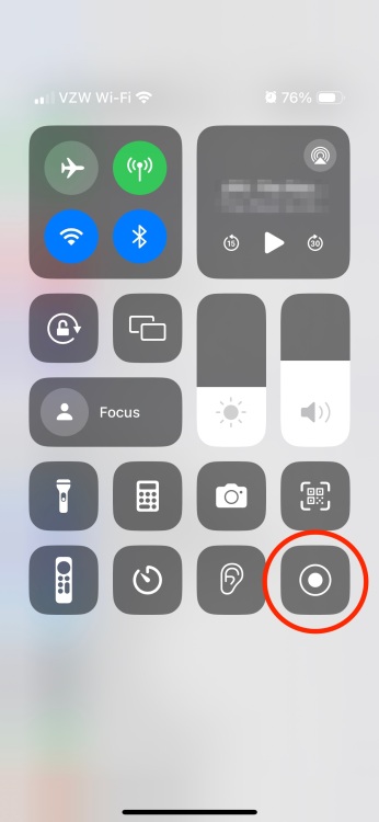Control Center sur un iPhone avec le bouton Démarrer l'enregistrement entouré en rouge