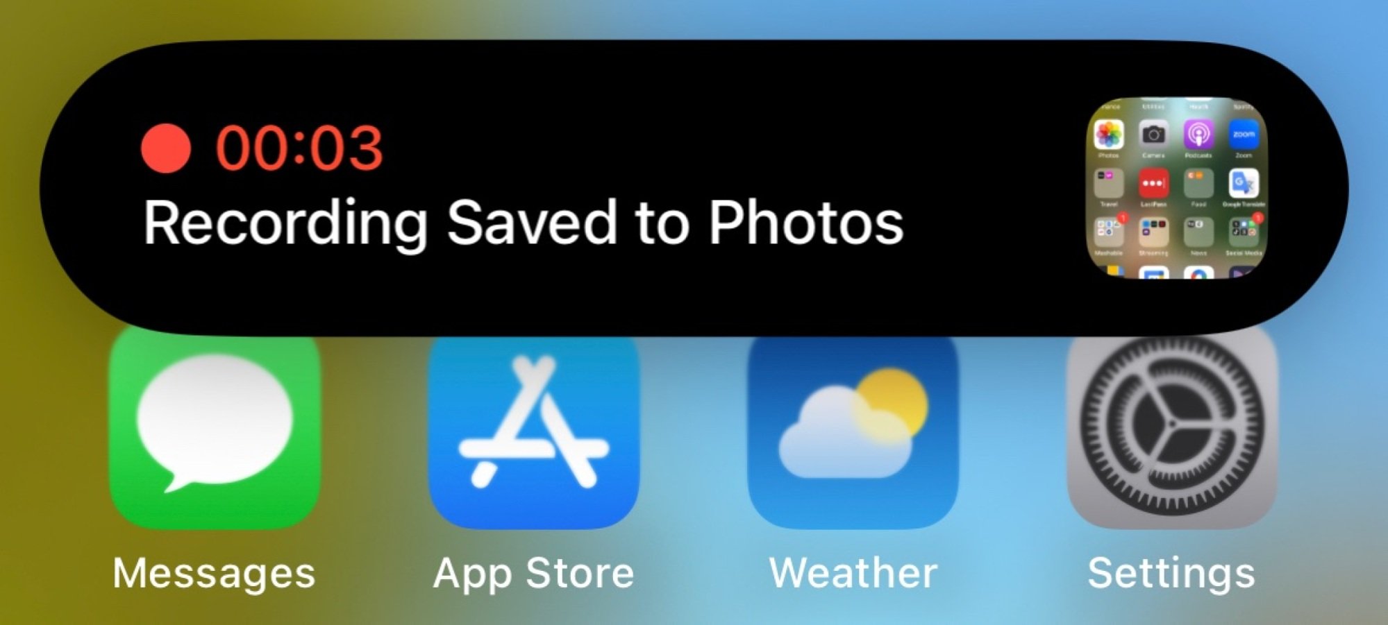 iPhone affichant un enregistrement en cours de sauvegarde dans Photos