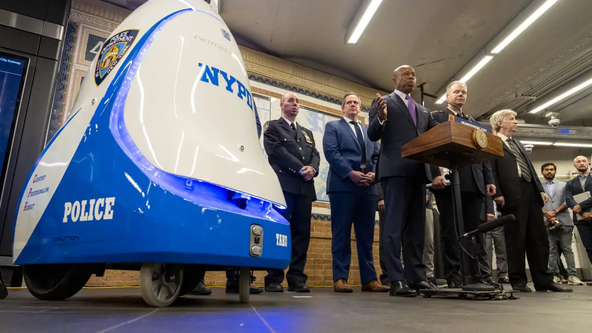 Le maire de New York, Eric Adams, s'est appuyé sur les nouvelles technologies pour résoudre ses problèmes.  Cela n'a pas fonctionné.