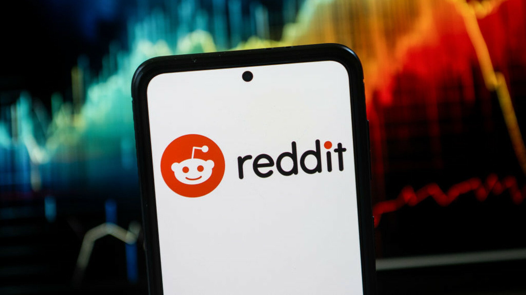 Un logo Reddit affiché sur un smartphone.