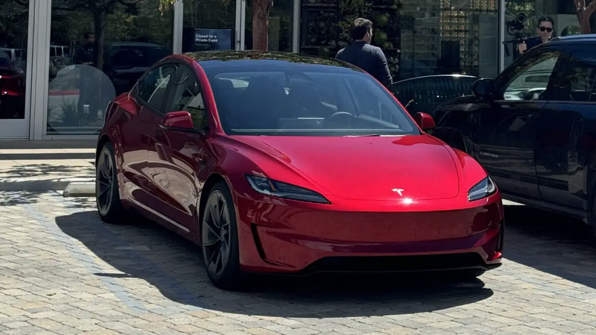 Voici le nouveau modèle 3 « ludicrous » de Tesla