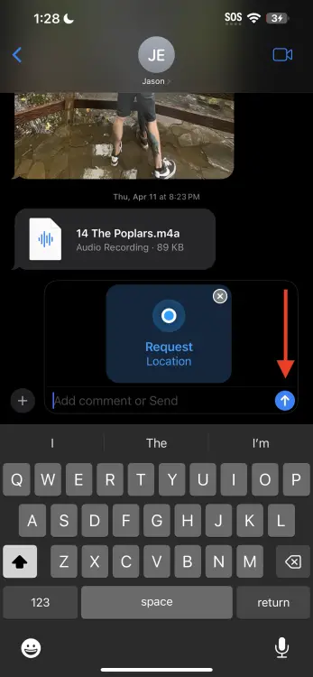 Flèche rouge pointant vers la flèche bleue sur iOS