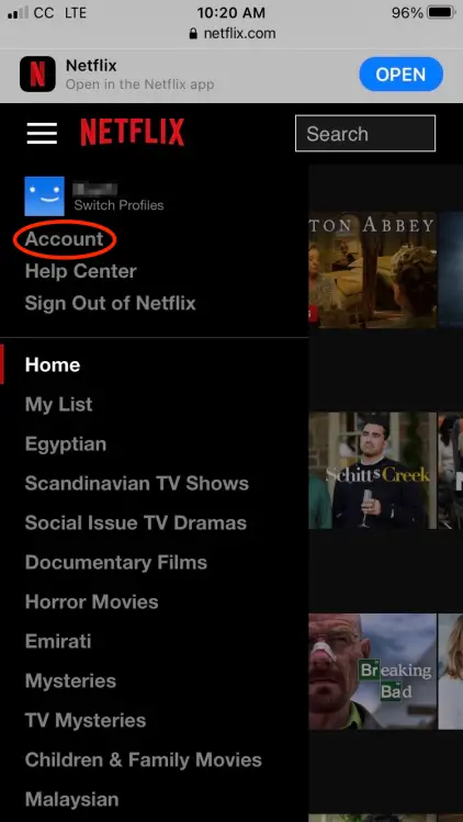 Une capture d'écran de l'application Netflix avec le menu déroulant affiché, le mot « compte » entouré en rouge.