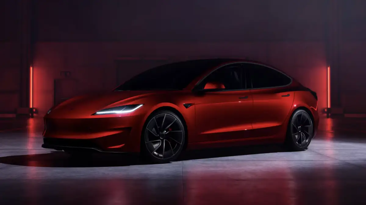 Les performances de la Tesla Model 3 sont là.  Voici 5 choses qui le rendent génial et 3 inconvénients.