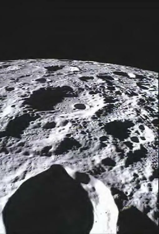 Moonkam observant la face cachée de la lune