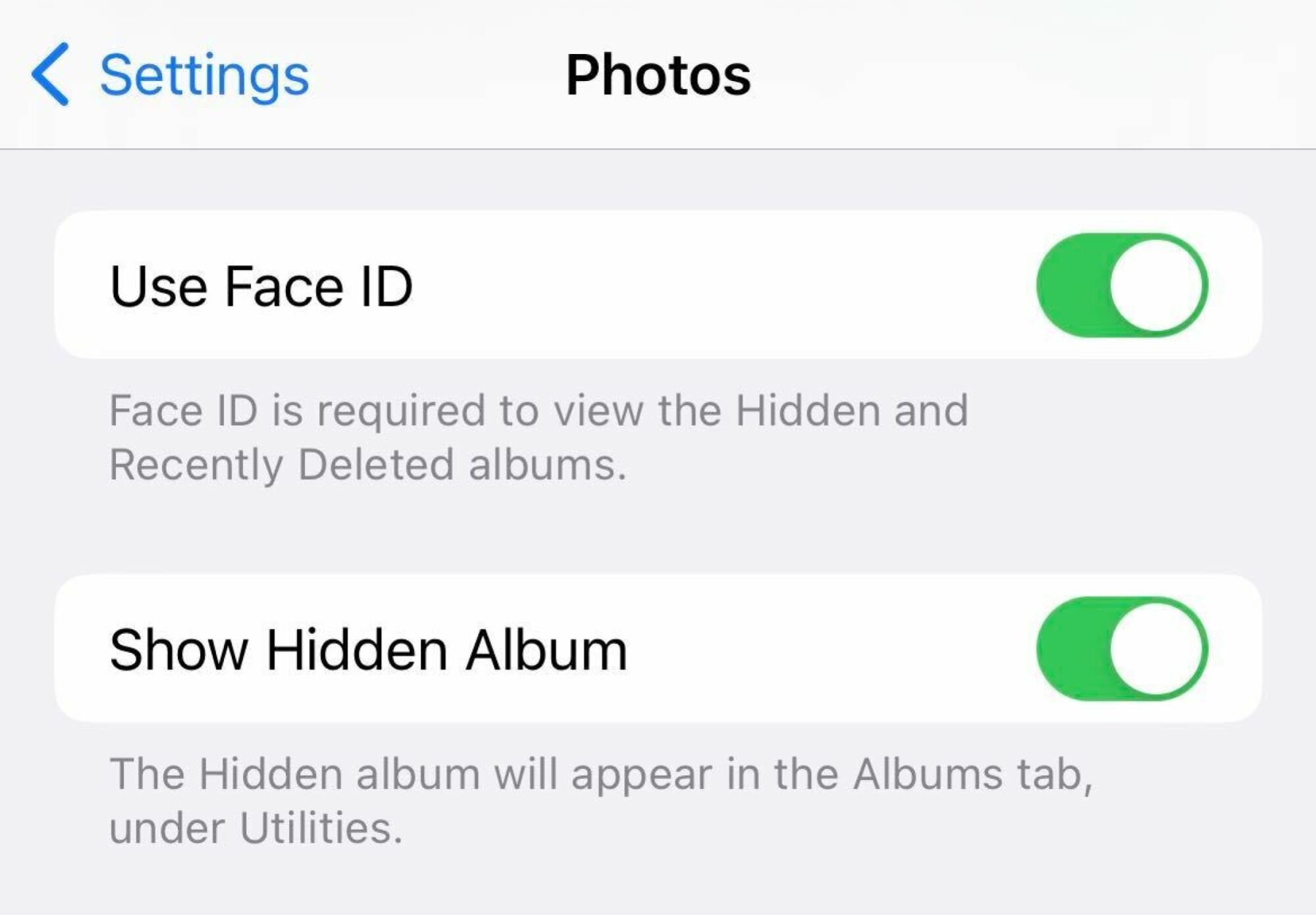 Une capture d'écran d'un iPhone montrant où activer Face ID et "Afficher l'album caché"