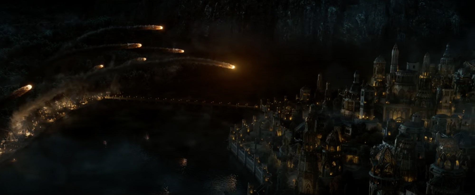 Une armée de catapultes lance des pierres enflammées sur une ville elfique.