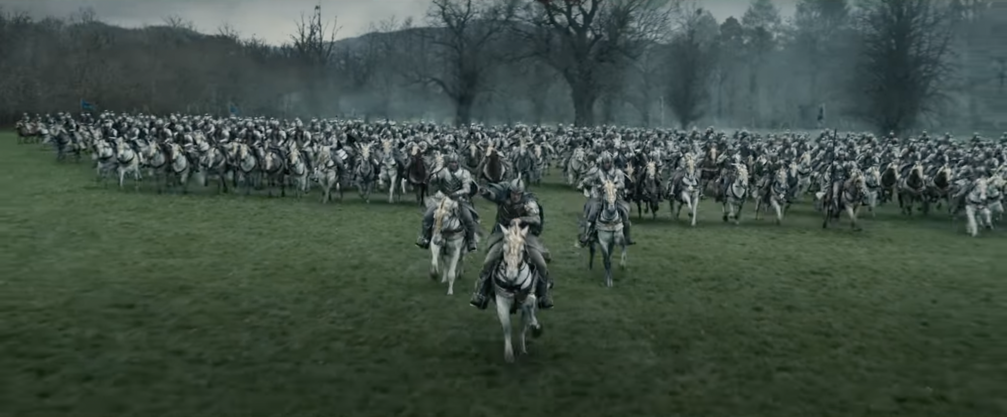 Une armée d'elfes se lance dans la bataille.