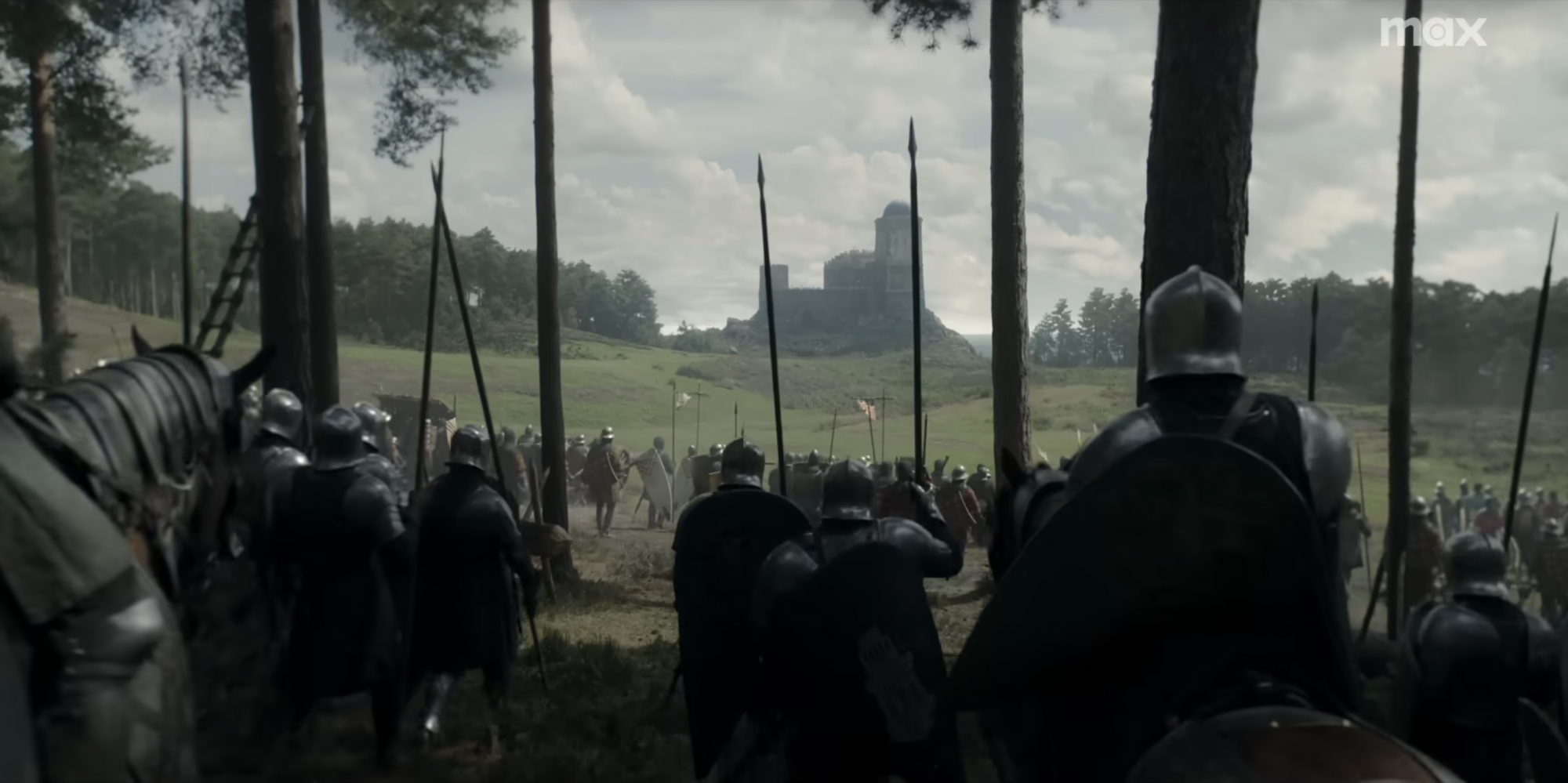 Une armée s'approche d'un château.