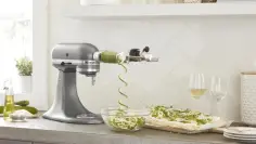 Un mixeur KitchenAid Deluxe en spirale pour courgettes 