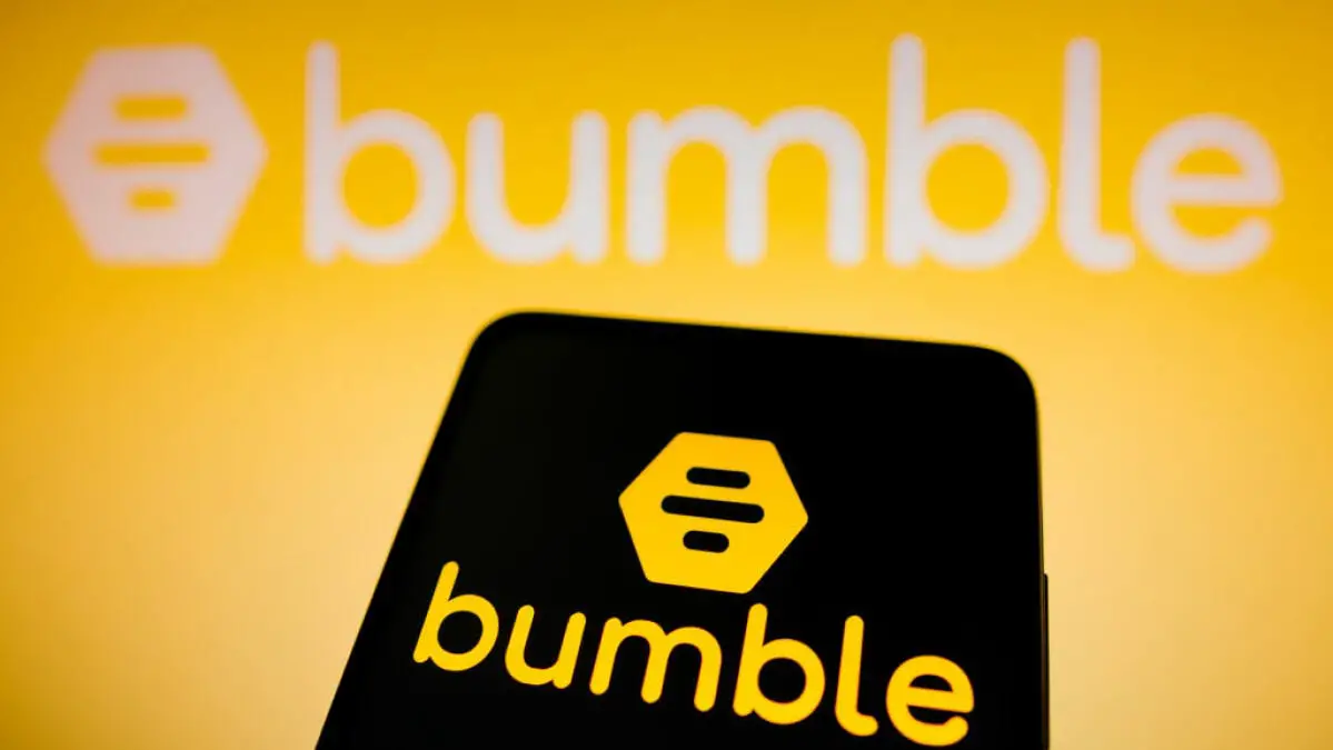 Bumble s'excuse pour ses publicités "anti-célibat" après une réaction furieuse
