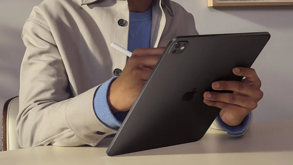Le nouvel iPad Pro mince d'Apple avec OLED et M4 est déjà à 50 $ de réduction chez Best Buy