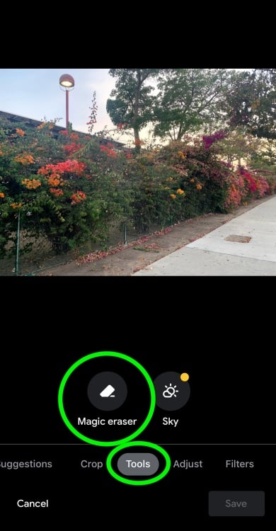 Une capture d'écran de l'application Google Photos avec les boutons "Outils" et "Magic Eraser" entourés en vert.