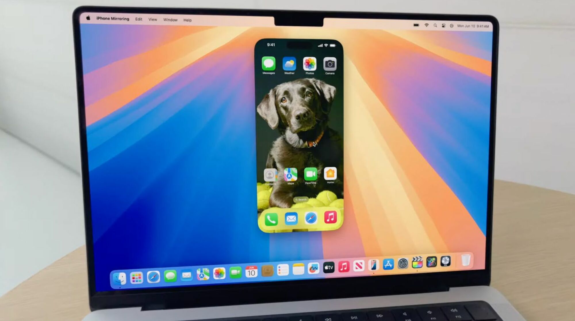 MacBook affichant la mise en miroir de l'iPhone à l'écran 
